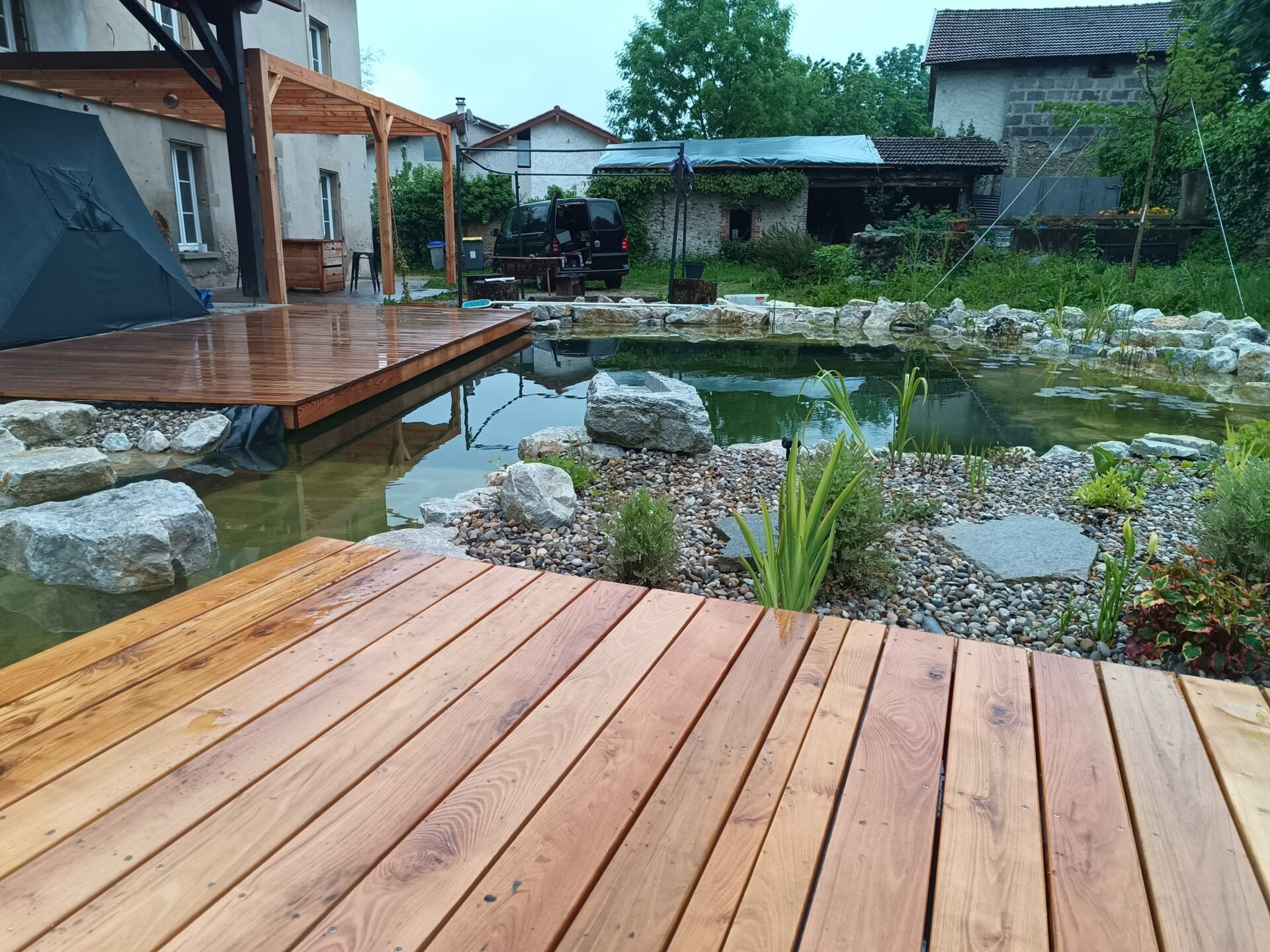 Terrasse piscine naturelle bassin paysagezvous